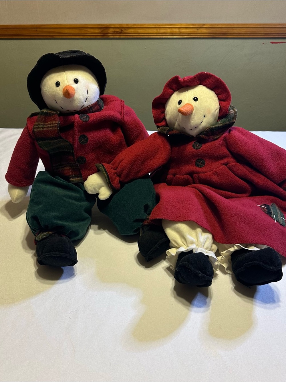 Vintage Plush Holiday Snowman & Snowwoman Pair - Red Coats